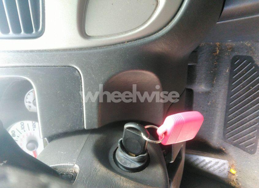 Photo 11 of 2005 Ford Escape XLT (VIN 1FMYU03185KB31812)