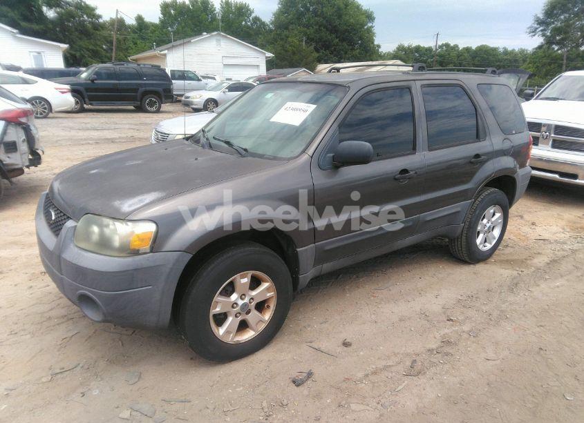 Photo 2 of 2005 Ford Escape XLT (VIN 1FMYU03185KB31812)