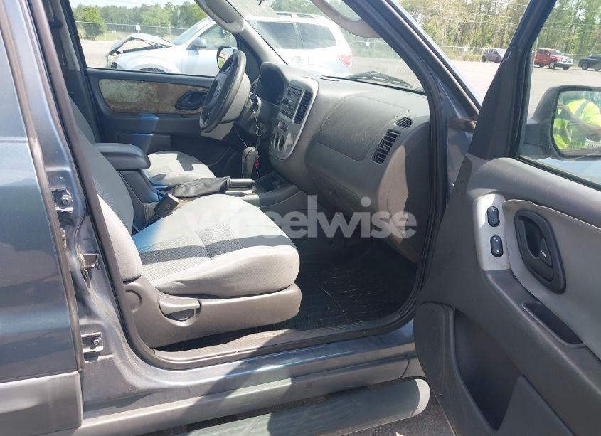 Photo 5 of 2005 Ford Escape XLT (VIN 1FMYU03185KB65040)