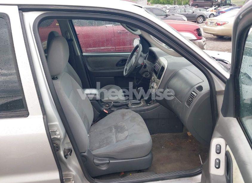 Photo 5 of 2005 Ford Escape XLT (VIN 1FMYU03185KE08782)