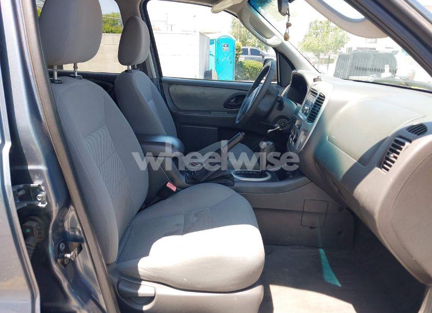 Photo 5 of 2005 Ford Escape XLT (VIN 1FMYU03185KE15974)