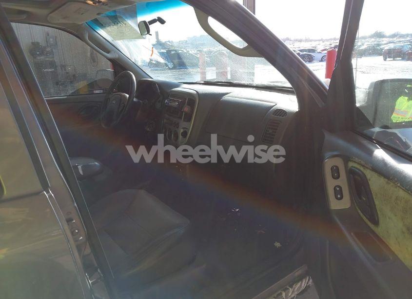 Photo 5 of 2003 Ford Escape XLT (VIN 1FMYU03193KD39484)