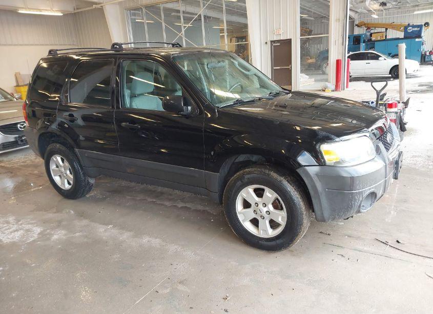2005 Ford Escape XLT (VIN 1FMYU03195KA63472) main photo
