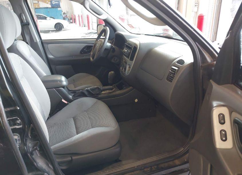 Photo 5 of 2005 Ford Escape XLT (VIN 1FMYU03195KA63472)