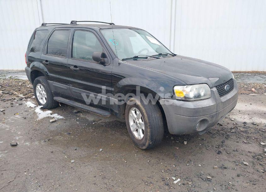 2005 Ford Escape XLT (VIN 1FMYU03195KA80529) main photo
