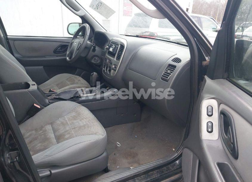 Photo 5 of 2005 Ford Escape XLT (VIN 1FMYU03195KA80529)