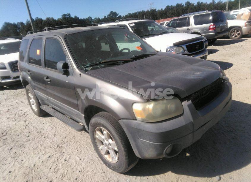 2005 Ford Escape XLT (VIN 1FMYU03195KB12329) main photo