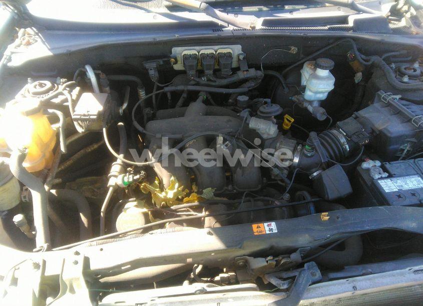 Photo 10 of 2005 Ford Escape XLT (VIN 1FMYU03195KB12329)