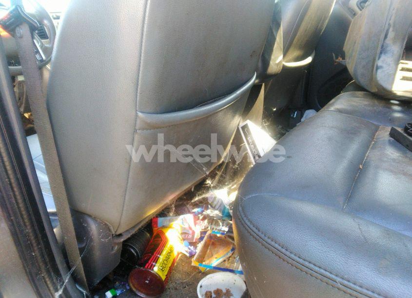 Photo 11 of 2005 Ford Escape XLT (VIN 1FMYU03195KB12329)