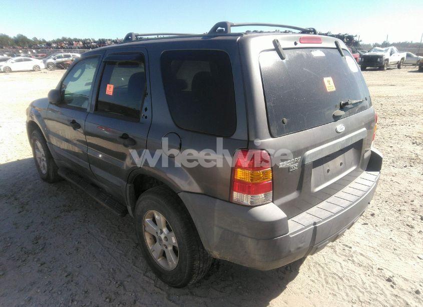 Photo 3 of 2005 Ford Escape XLT (VIN 1FMYU03195KB12329)