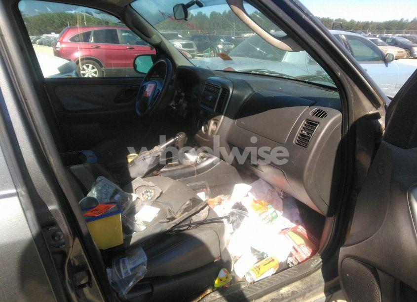 Photo 5 of 2005 Ford Escape XLT (VIN 1FMYU03195KB12329)