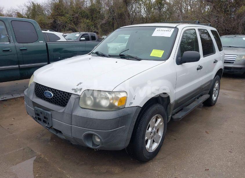 Photo 2 of 2005 Ford Escape XLT (VIN 1FMYU03195KB32483)