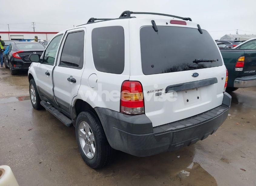 Photo 3 of 2005 Ford Escape XLT (VIN 1FMYU03195KB32483)