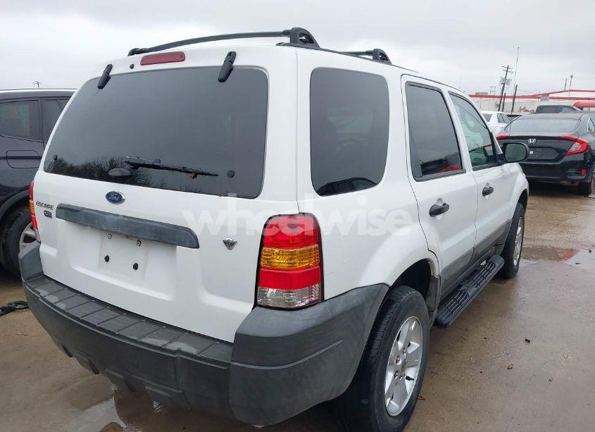 Photo 4 of 2005 Ford Escape XLT (VIN 1FMYU03195KB32483)