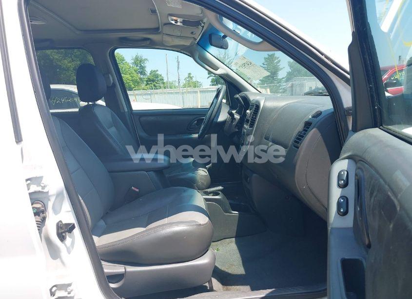 Photo 5 of 2003 Ford Escape XLT (VIN 1FMYU031X3KE08408)