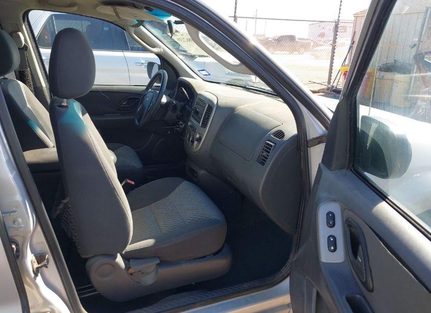 Photo 5 of 2004 Ford Escape XLT (VIN 1FMYU031X4DA19449)