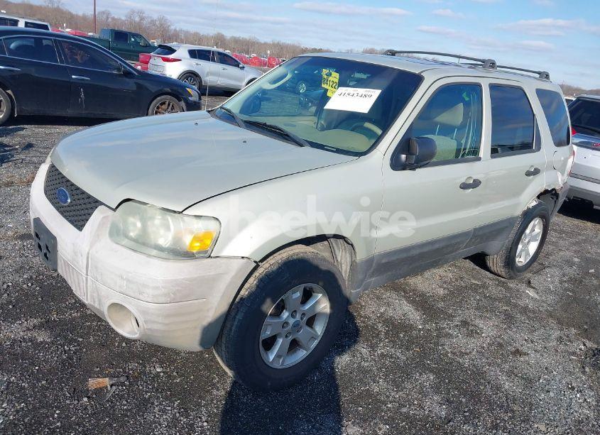 Photo 2 of 2005 Ford Escape XLT (VIN 1FMYU031X5KA06892)