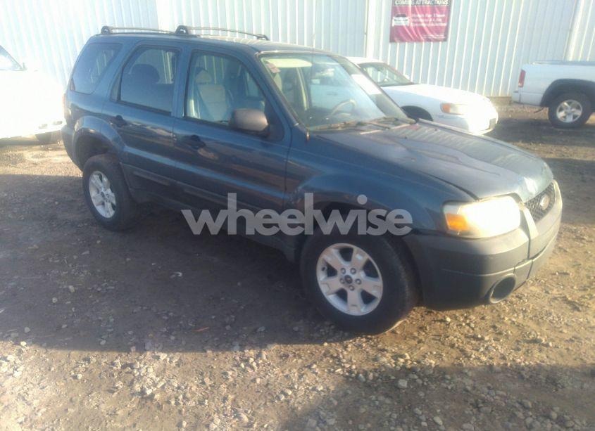 2005 Ford Escape XLT (VIN 1FMYU031X5KE48121) main photo