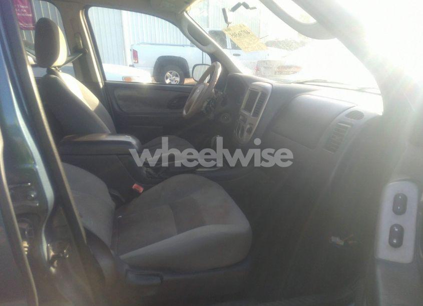 Photo 5 of 2005 Ford Escape XLT (VIN 1FMYU031X5KE48121)