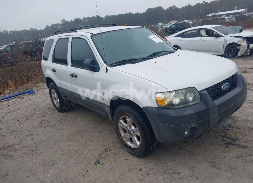 2005 Ford Escape XLT (VIN 1FMYU03Z55KE31989) main photo