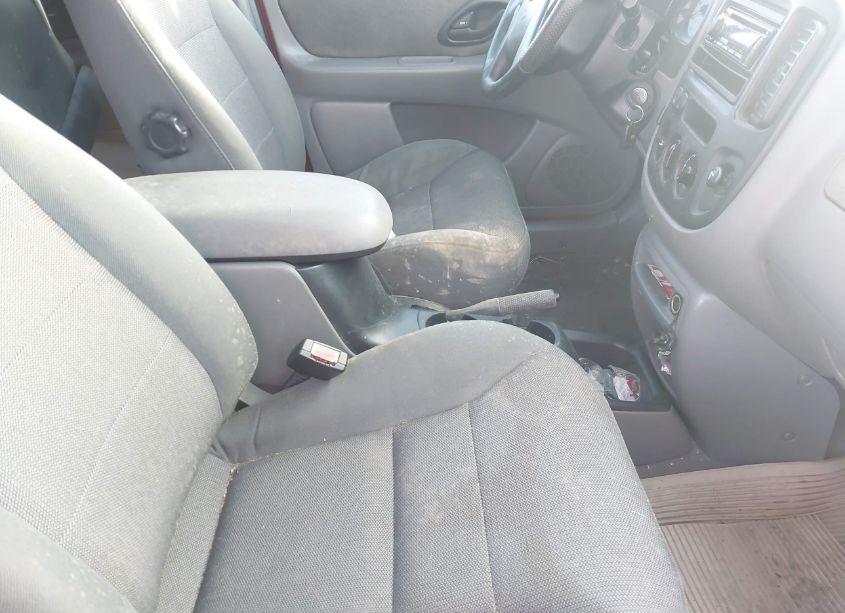 Photo 5 of 2001 Ford Escape XLT (VIN 1FMYU04121KB28672)