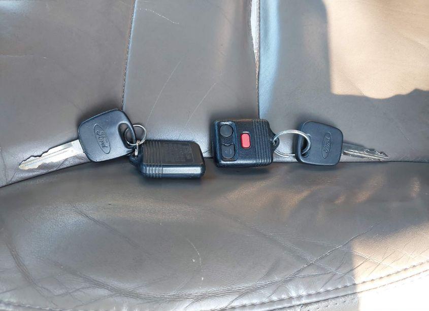 Photo 11 of 2001 Ford Escape XLT (VIN 1FMYU04121KB28817)