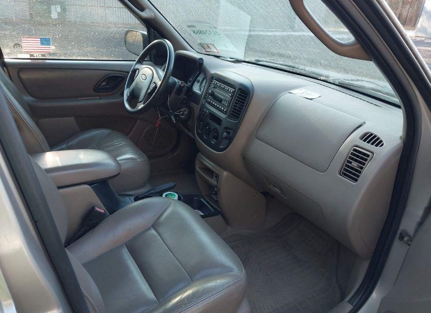 Photo 5 of 2001 Ford Escape XLT (VIN 1FMYU04121KB28817)