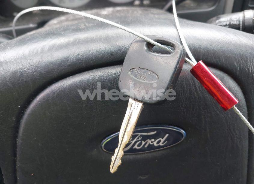 Photo 11 of 2002 Ford Escape XLT (VIN 1FMYU04122KC36937)