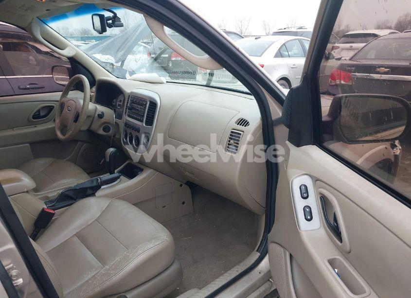 Photo 5 of 2007 Ford Escape LIMITED (VIN 1FMYU04137KA67003)