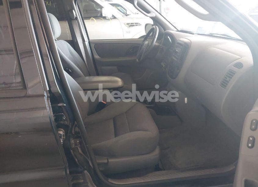 Photo 5 of 2002 Ford Escape XLT (VIN 1FMYU04142KB44597)