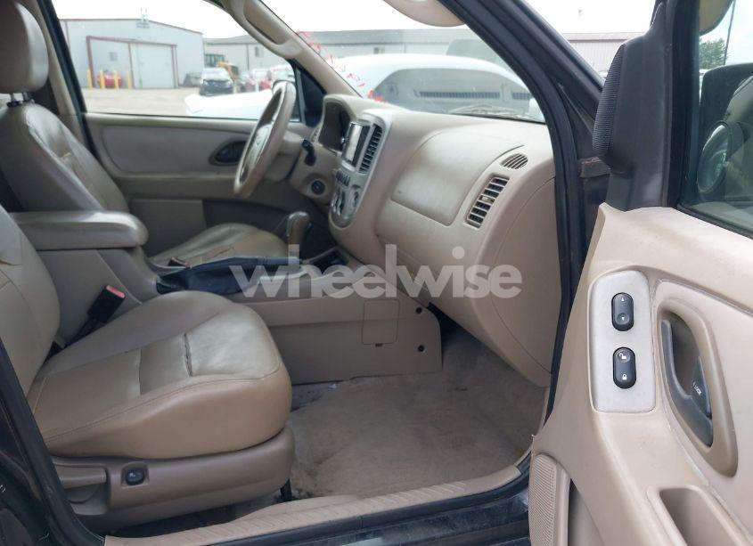 Photo 5 of 2005 Ford Escape LIMITED (VIN 1FMYU04155KE48512)