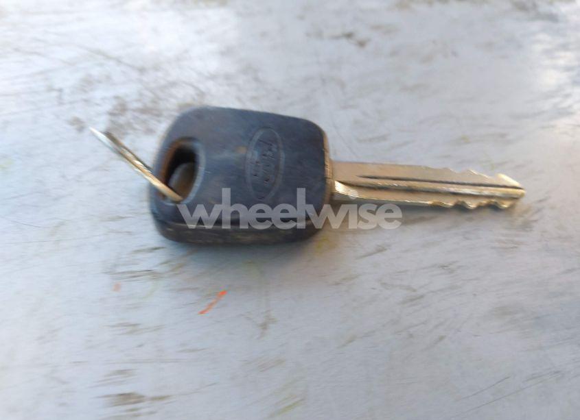 Photo 11 of 2001 Ford Escape XLT (VIN 1FMYU04161KF17847)