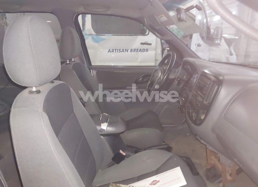 Photo 5 of 2002 Ford Escape XLT (VIN 1FMYU04172KB23629)