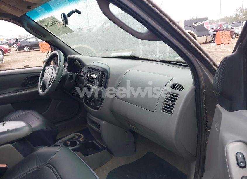 Photo 5 of 2002 Ford Escape XLT (VIN 1FMYU04172KB75620)