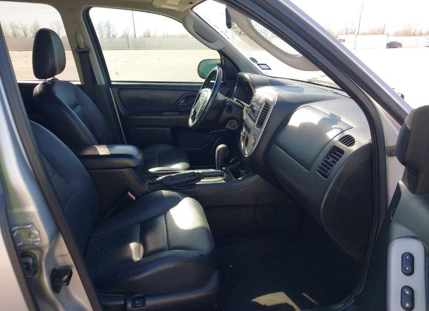 Photo 5 of 2007 Ford Escape LIMITED (VIN 1FMYU04177KA99243)