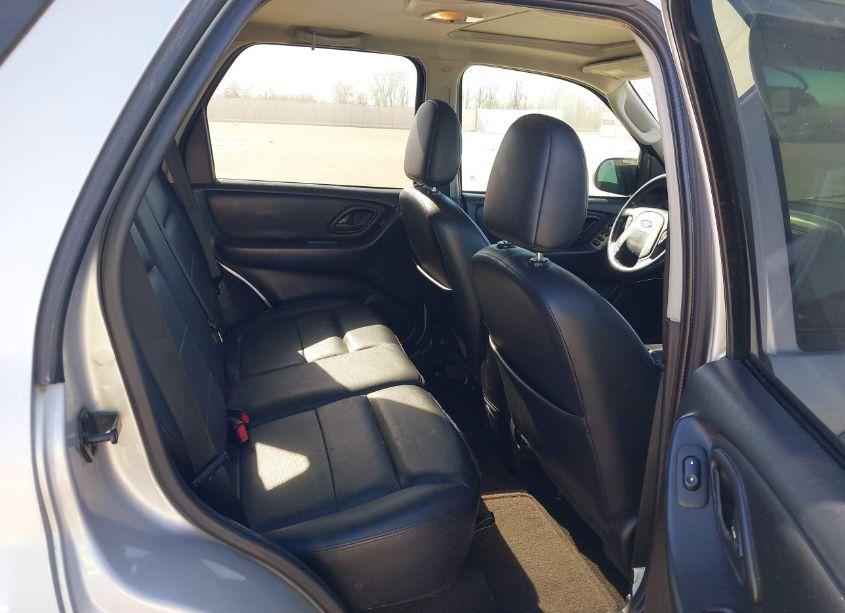 Photo 8 of 2007 Ford Escape LIMITED (VIN 1FMYU04177KA99243)