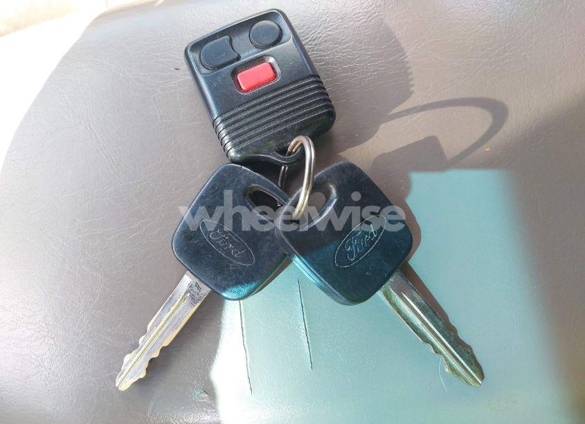 Photo 11 of 2001 Ford Escape XLT (VIN 1FMYU04181KA03434)