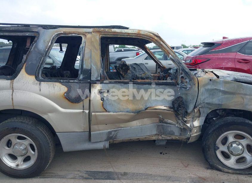 Photo 12 of 2002 Ford Explorer SPORT (VIN 1FMYU60E02UB37971)