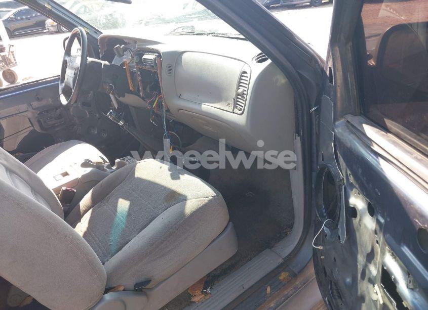 Photo 5 of 2000 Ford Explorer SPORT (VIN 1FMYU60X1YUA72719)