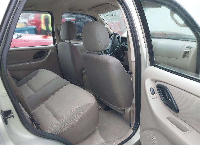 Photo 8 of 2003 Ford Escape XLS (VIN 1FMYU92103KC75051)