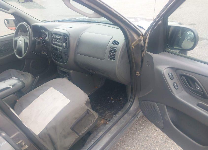 Photo 5 of 2004 Ford Escape XLS (VIN 1FMYU92104KA21387)