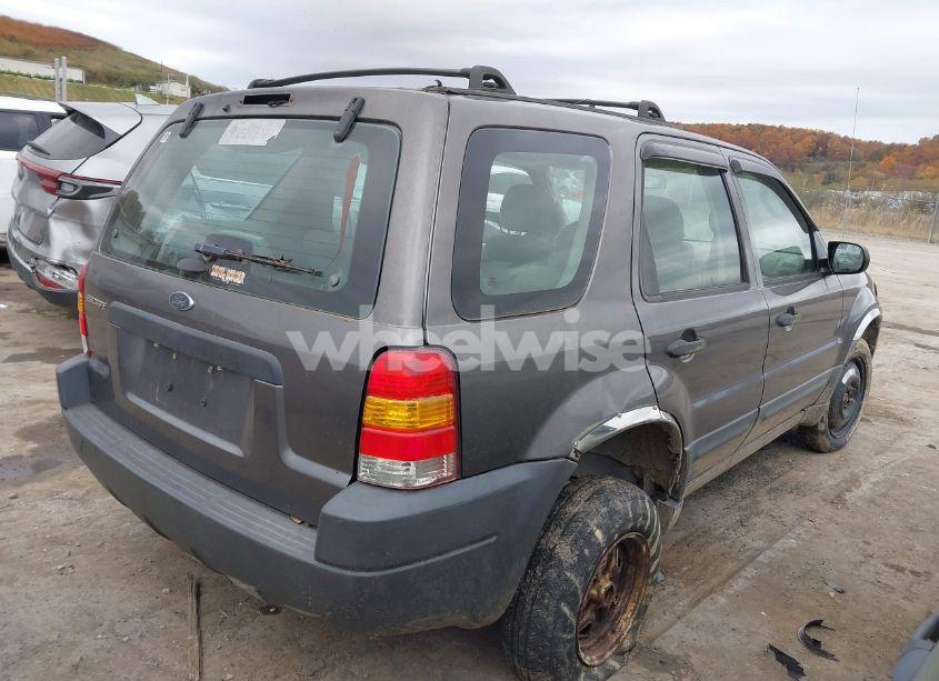 Photo 4 of 2003 Ford Escape XLS (VIN 1FMYU92113KC66746)