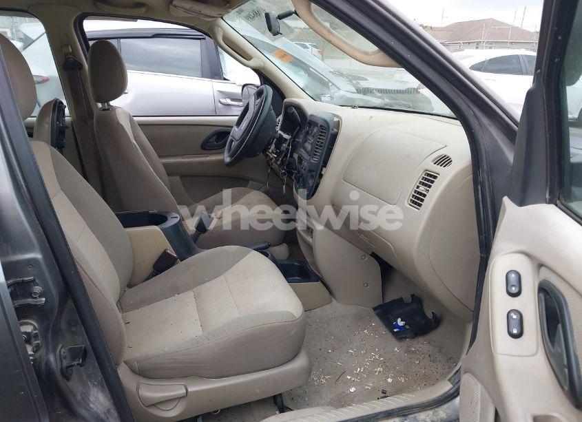 Photo 5 of 2003 Ford Escape XLS (VIN 1FMYU92113KC66746)