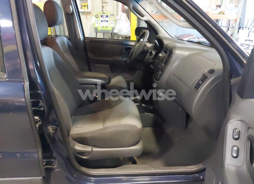 Photo 5 of 2004 Ford Escape XLS (VIN 1FMYU92174KA88603)