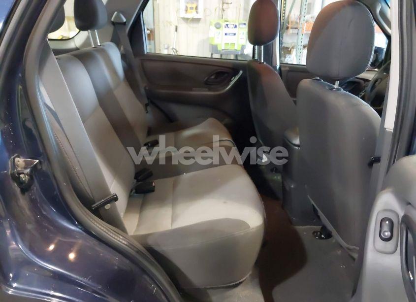 Photo 8 of 2004 Ford Escape XLS (VIN 1FMYU92174KA88603)