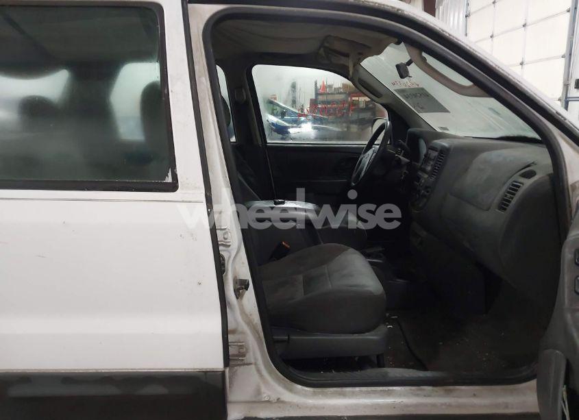 Photo 5 of 2004 Ford Escape XLS (VIN 1FMYU921X4KA88997)