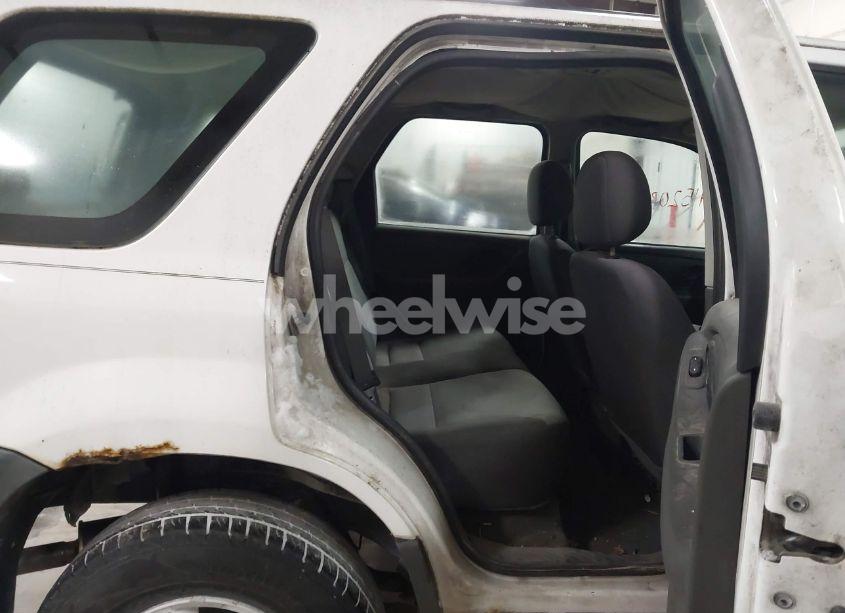 Photo 8 of 2004 Ford Escape XLS (VIN 1FMYU921X4KA88997)