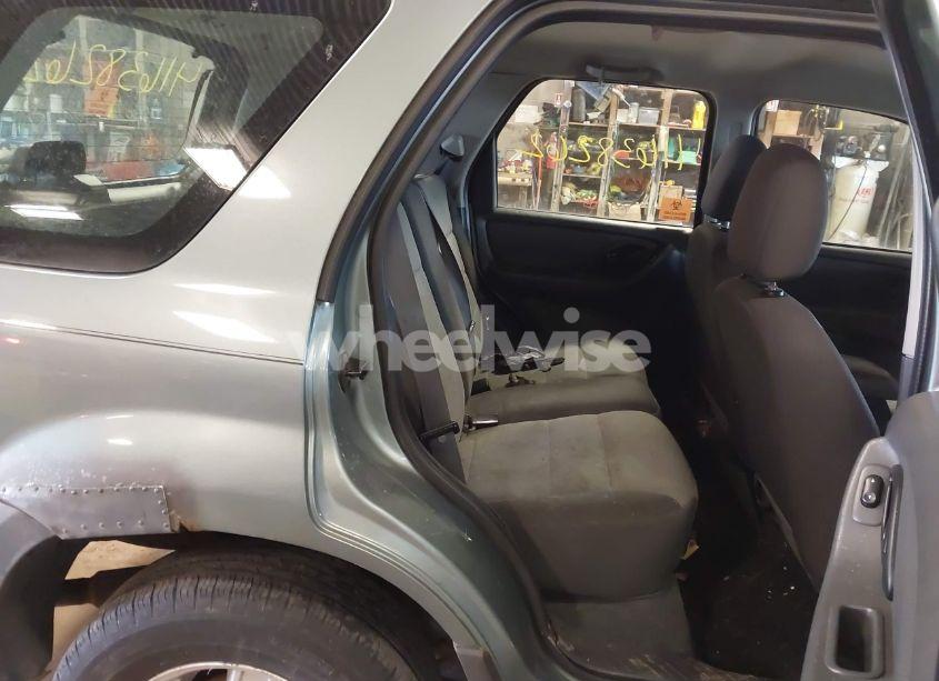 Photo 8 of 2005 Ford Escape XLS (VIN 1FMYU92Z25KD28826)
