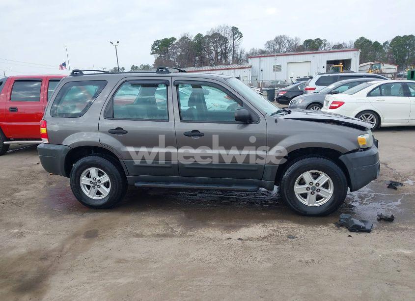 Photo 13 of 2005 Ford Escape XLS (VIN 1FMYU92Z35KA20497)