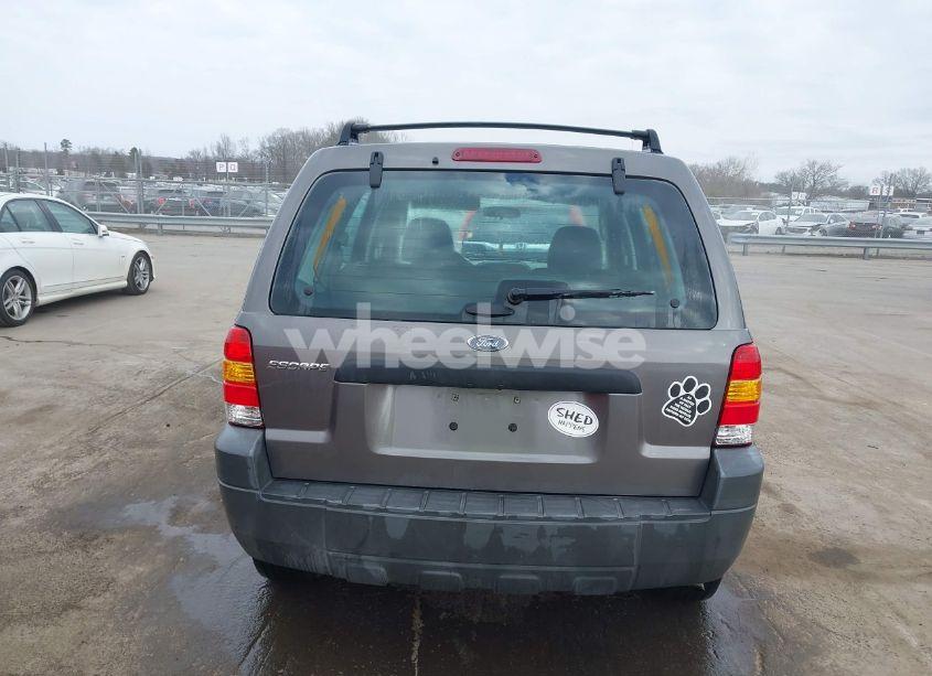Photo 16 of 2005 Ford Escape XLS (VIN 1FMYU92Z35KA20497)